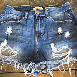 YMI DREAM HIGH RISE SHORTS: MEDIUM WASH size 9 waist 29